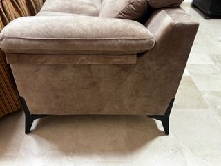 Conjunto 2 sofás de tela marrones