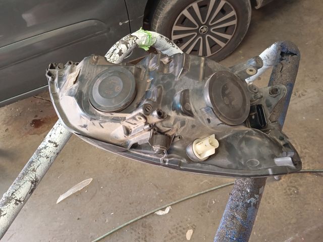 Faro Izquierdo Skoda Fabia