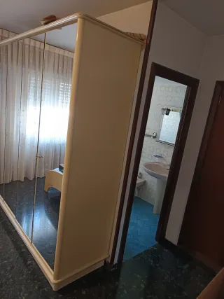 Armario de 3 puertas con espejo