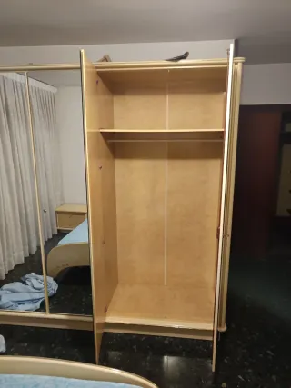 Armario de 3 puertas con espejo