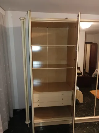 Armario de 3 puertas con espejo
