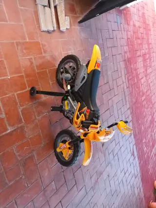 Moto eléctrica infantil amarilla