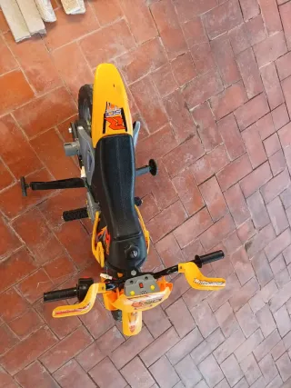 Moto eléctrica infantil amarilla
