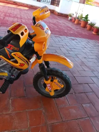 Moto eléctrica infantil amarilla