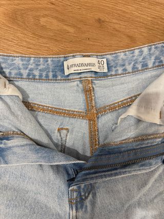 Vaqueros Stradivarius rotos talla 40