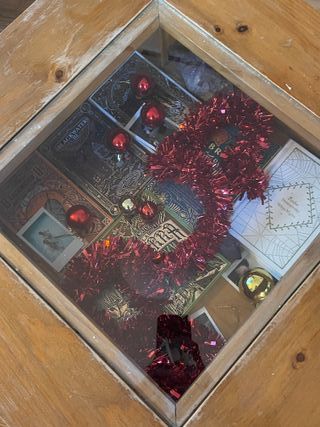 Mesa de centro de madera rústica.