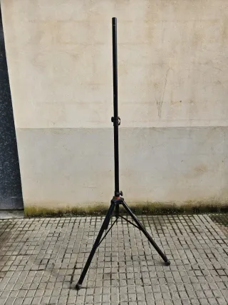 Trípodes para altavoces