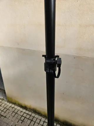 Trípodes para altavoces