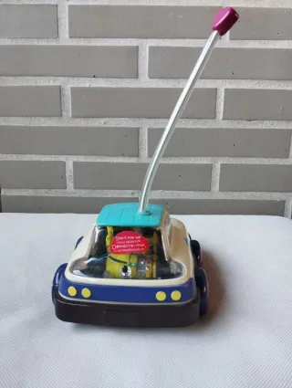 Coche teledirigido de juguete con su mando a juego