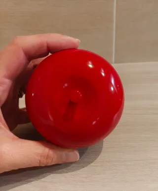 Candela profumata a forma di mela rossa