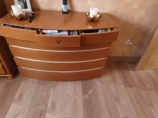Cómoda de madera curva
