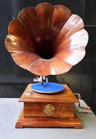 Gramófono Siglo XX Funcionando campana madera.