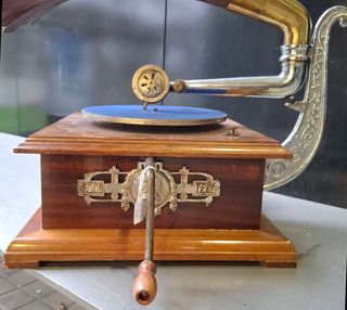 Gramófono Siglo XX Funcionando campana madera.