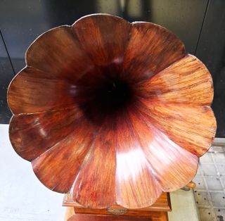 Gramófono Siglo XX Funcionando campana madera.