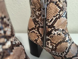 Botines animal print serpiente