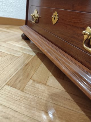 Vitrina de madera y cristal