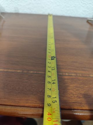 Vitrina de madera y cristal