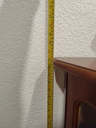 Vitrina de madera y cristal