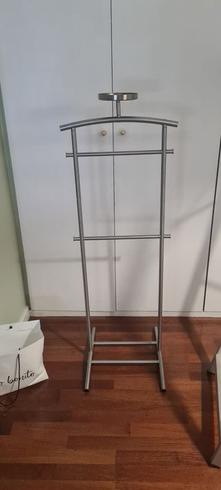 Galán de noche metálico plateado