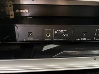 Petacas y receptores inalámbricos con estuche Thom