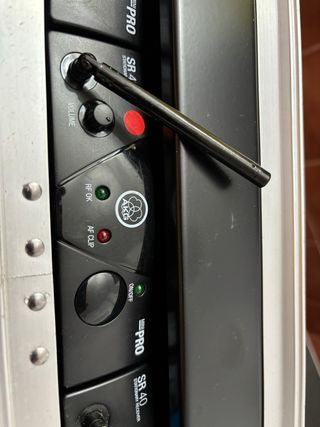 Petacas y receptores inalámbricos con estuche Thom