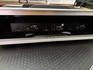 Petacas y receptores inalámbricos con estuche Thom