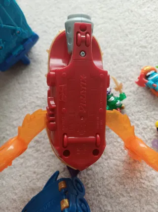 Barco Pirata Tiburón Cofre y 20 Figuras