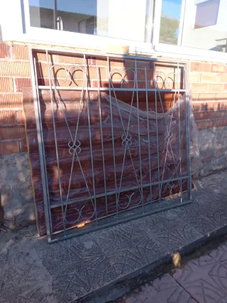 Reja de metal decorativa