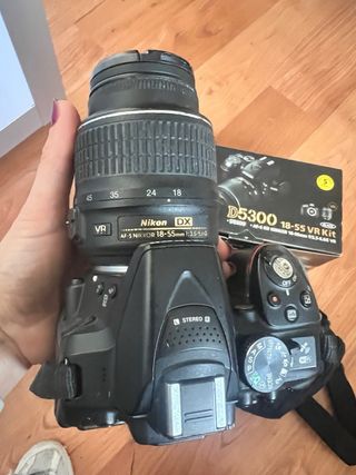 Cámara Nikon D5300 + Objetivo Nikon 18-55mm
