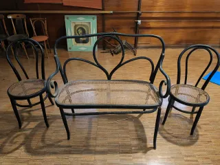 Sofá y sillas vintage de ratán y madera