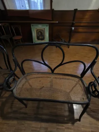 Sofá y sillas vintage de ratán y madera