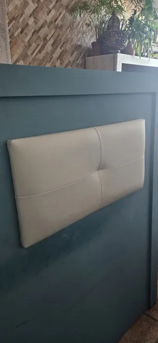 Cabecero de cama azul y blanco