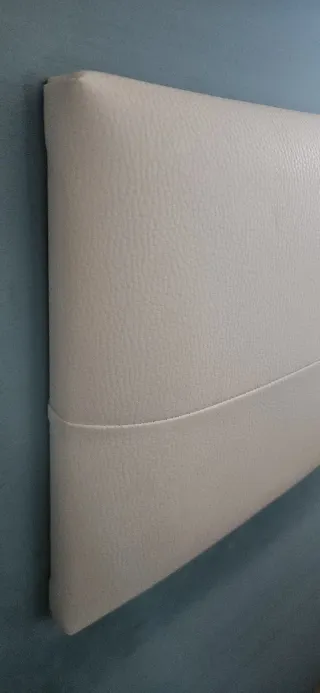 Cabecero de cama azul y blanco