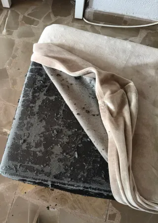 20 € las 4 Sillas de salón de polipiel y madera