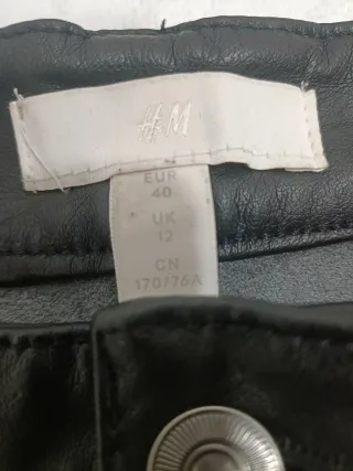 Pantalón polipiel negro wide leg talla 40 H&M