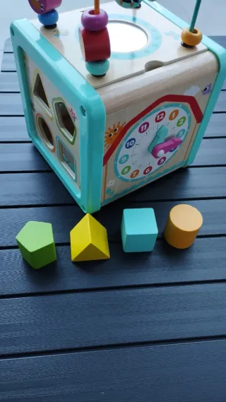 Cubo de madera infantil
