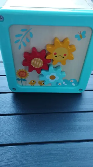 Cubo de madera infantil