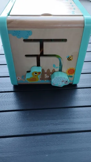 Cubo de madera infantil