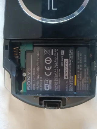 Sony PSP 3004 Nero + 7 UMD + Caricatore