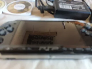 Sony PSP 3004 Nero + 7 UMD + Caricatore