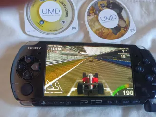 Sony PSP 3004 Nero + 7 UMD + Caricatore