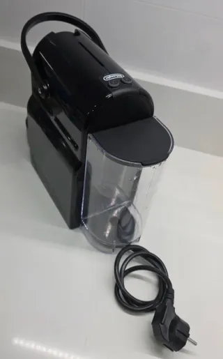 Cafetera Nespresso Inissia Negra Capsulas