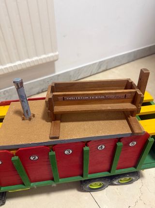 Embolador de madera y escaleras