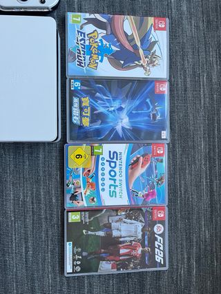 Nintendo Switch OLED + 4 Giochi + Mando Pro