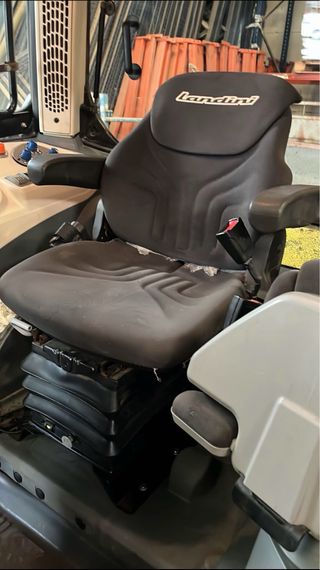 Tractor Landini 6-125 H con pala