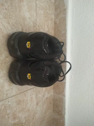 Nike Air Max Plus color negro