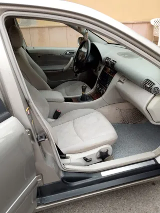 Mercedes-Benz Clase C 2005
