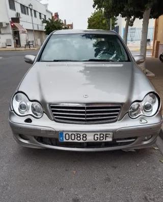 Mercedes-Benz Clase C 2005