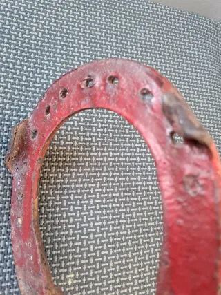 Ferro di cavallo rosso