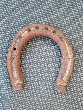 Ferro di cavallo rosso